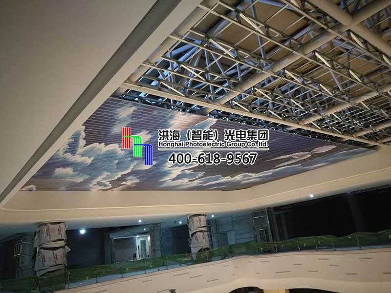 洪海LED天幕在臨沂齊魯園廣場正安裝施工！